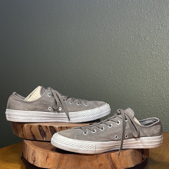 FINAL PRICE!!!UNISEX CONVERSE CHUCK TAYLOR ALL STAR NUBUCK OX SNEAKER - Picture 3 of 16